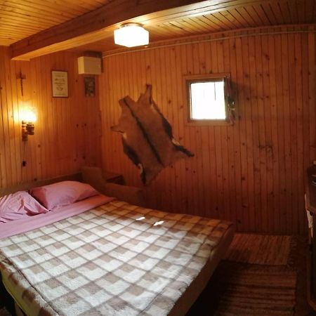 Robinzonski Smjestaj Tepes Tuheljske Toplice Exteriör bild